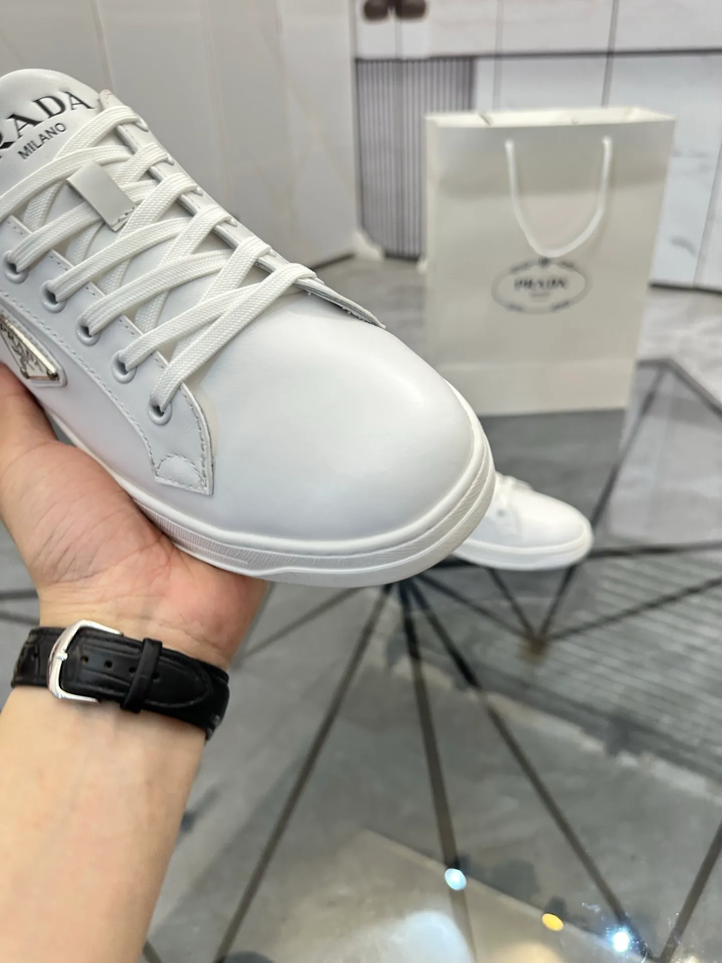 Men's shoes for sale 💰: 💰P540¥ High-end top quality Product trademark: Prada *"Prada*" low-top casual shoes Regular size: 38-45 (can be customized to 46) Product materials: imported first-layer cowhide for the upper, water-dyed cowhide lining, cowhide feet, original outsole. No.: 001